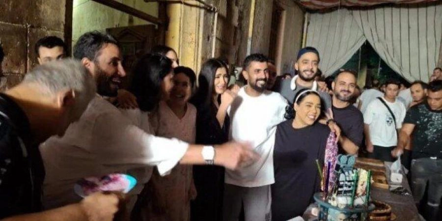 احتفال محمد سامي بعيد ميلادة بترتيب مي عمر