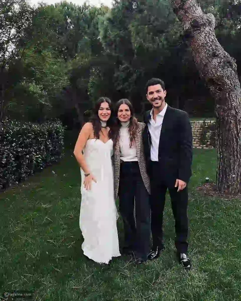 بينار دينيز وكاهان يلدريم يشاركان سعادة حملهما في حفل زفاف خاص 8 بينار دينيز