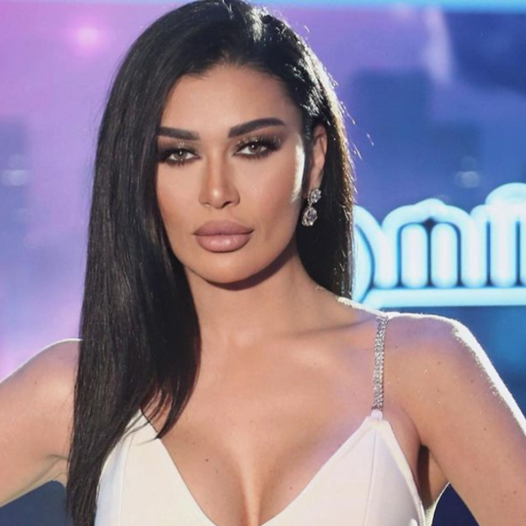 على الرغم من الخلافات بينهما.. نادين الراسي تلتقي صدفة طليقها جيسكار في عزاء