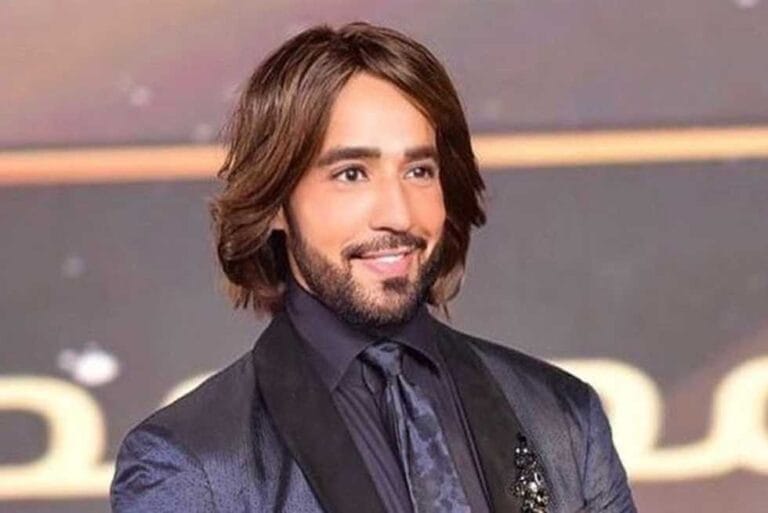 مصمّم الأزياء الشهير هاني البحيري يعلّق على تقليد باسم سمرة له في “العتاولة”