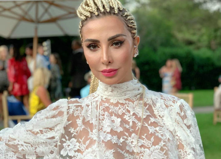 مزيج من الأناقة الشرقية والعصرية .. لفتت الإعلامية والمقدمة اللبنانية جويل ماردينيان الأنظار بأناقتها الاستثنائية!