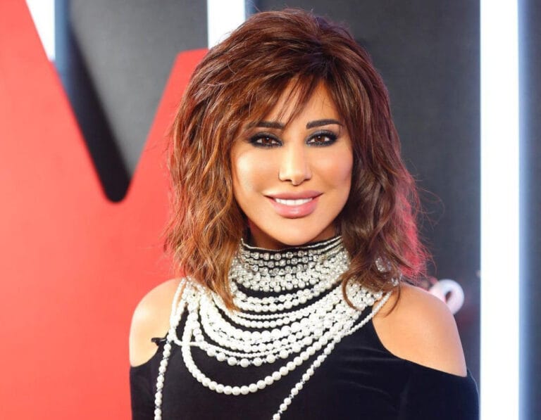 تصريح ناري .. نجوى كرم: “اللي بدّو يمدّ إيدو على العلم اللبناني بدّنا نقطعها