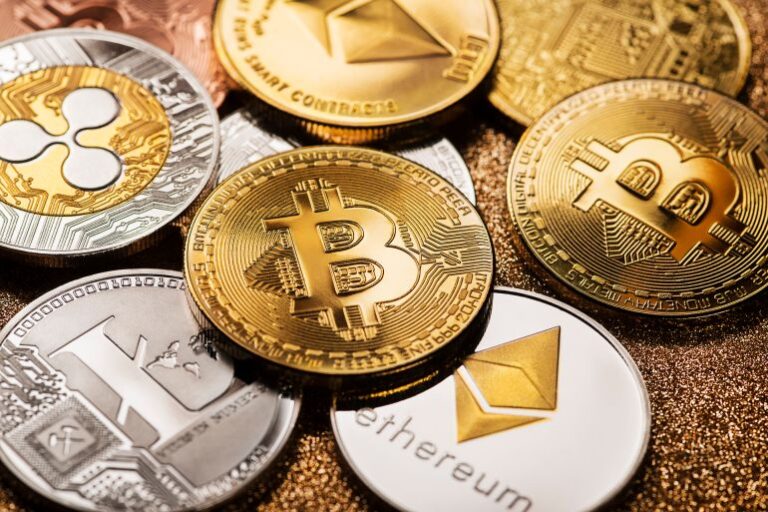 إعلان الرئيس دونالد ترامب .. عملات رقمية جديدة من المرجح أن تضاف للاحتياطي الأمريكي.. صعود جنوني آخر؟