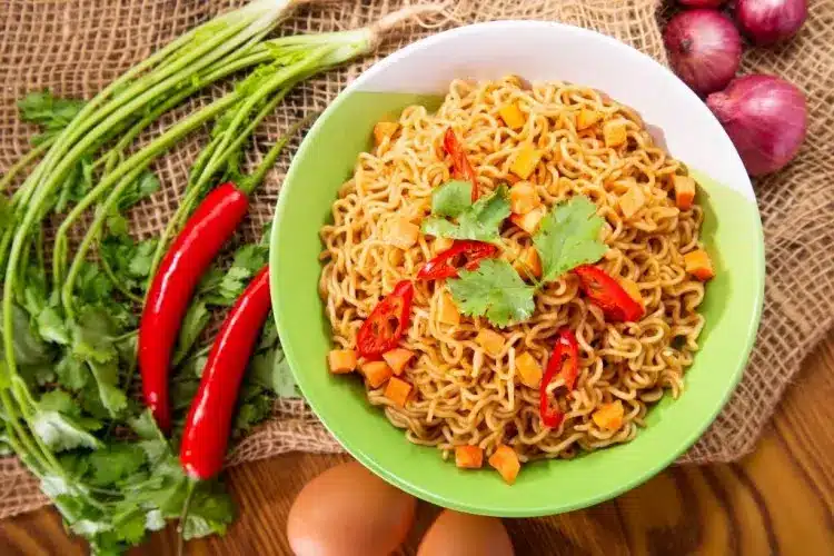 تحذيرات خبراء التغذية .. وداعًا للنودلز الجاهزة.. هكذا تصنعين “اندومي صحي” في مطبخك! 1 تحذيرات خبراء التغذية .. وداعًا للنودلز الجاهزة.. هكذا تصنعين “اندومي صحي” في مطبخك!