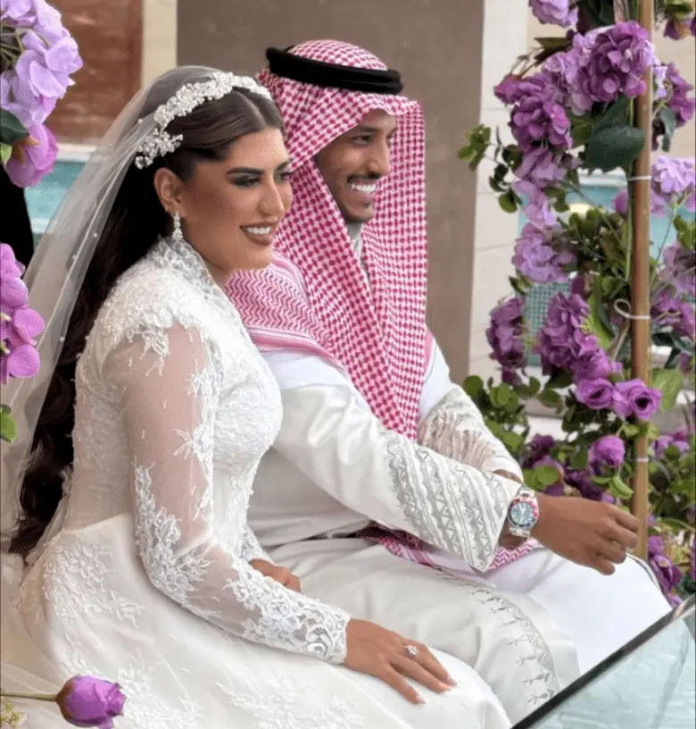 عاد إلى دائرة الأضواء نايف هزازي يحتفل بزفافه على الطريقة السعودية والباكستانية 1 عاد إلى دائرة الأضواء نايف هزازي يحتفل بزفافه على الطريقة السعودية والباكستانية