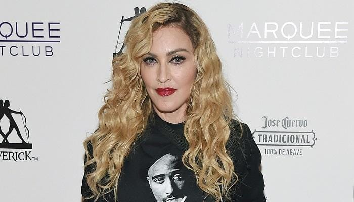 للأثرياء فقط.. المغنية الأمريكية مادونا تثير الفضول بجهاز غريب بـ23 ألف دولار 1 للأثرياء فقط.. المغنية الأمريكية مادونا تثير الفضول بجهاز غريب بـ23 ألف دولار