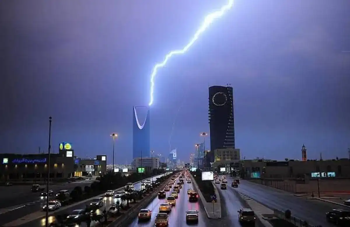 صواعق رعدية ورياح قوية اليوم في المدينة المنورة.. وهذه المناطق المتأثرة 1 صواعق رعدية ورياح قوية اليوم في المدينة المنورة.. وهذه المناطق المتأثرة