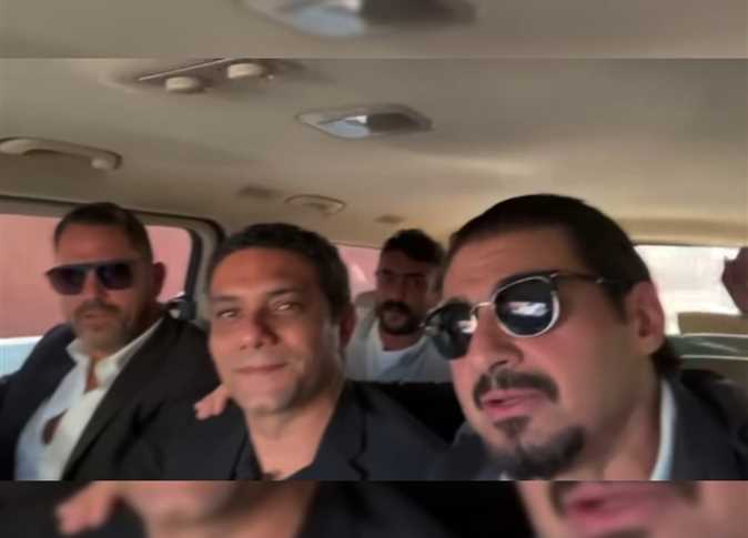 فيديو غامض يجمع ياسر جلال وكبار نجوم الفن يثير التكهنات! 1 فيديو غامض يجمع ياسر جلال وكبار نجوم الفن يثير التكهنات!