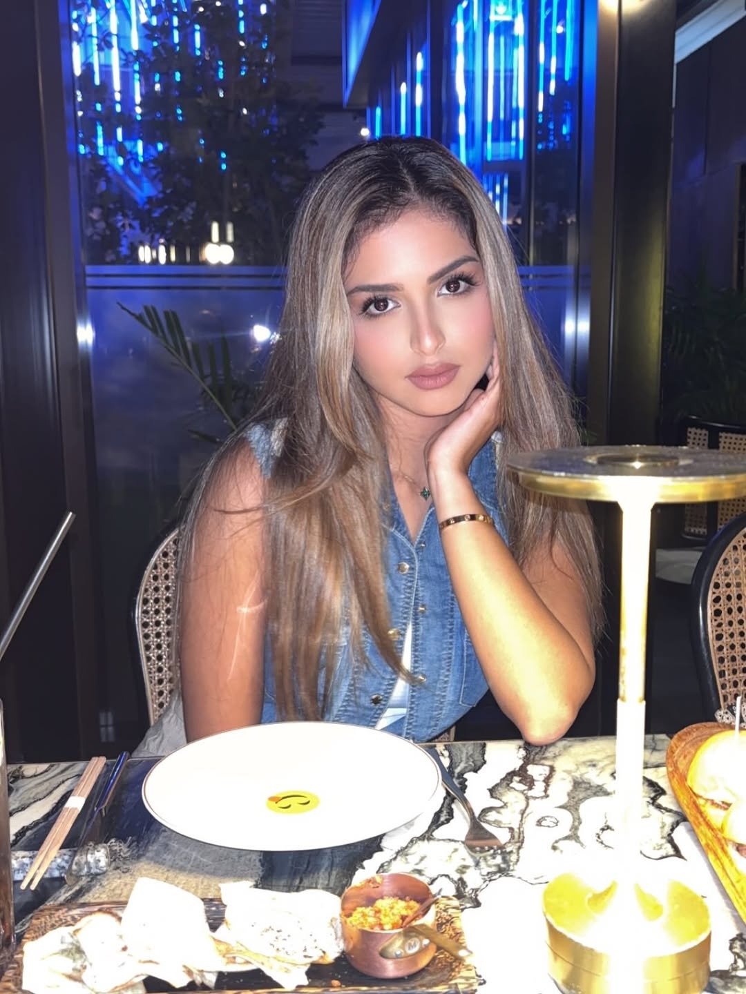 حلا الترك تشارك صوراً عفوية وتفاجئ المتابعين بتعليق عميق